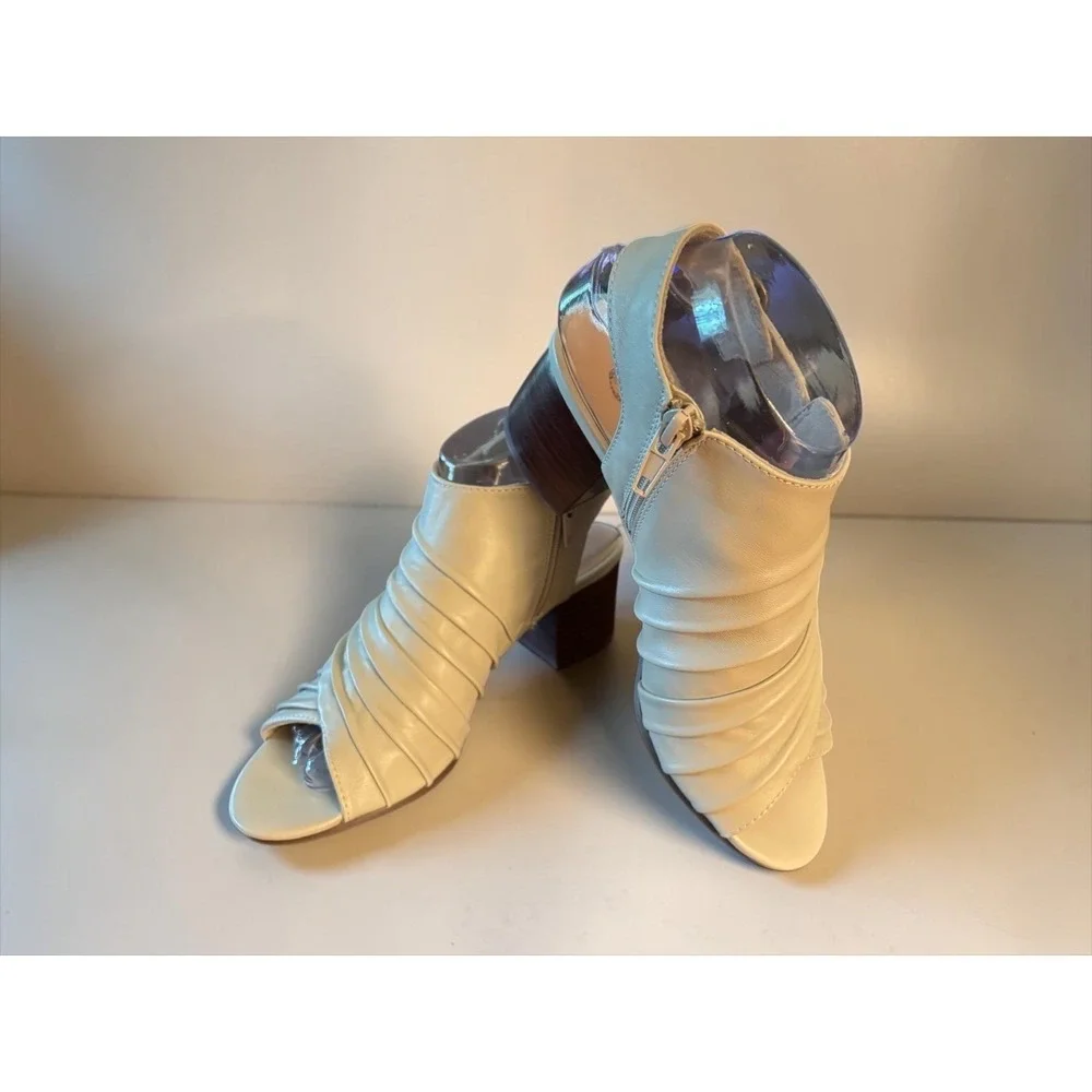 Bella Vita Ivory Leather Peep Toe Heels NWOT Ruched Boutique Sandals Comfort 7.5